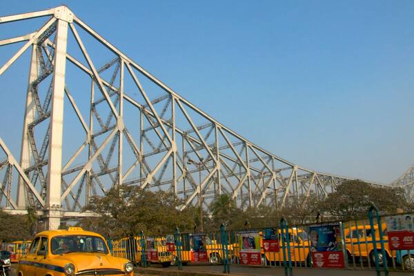 Howrah Bridge showing a bridge, street scenes and a city