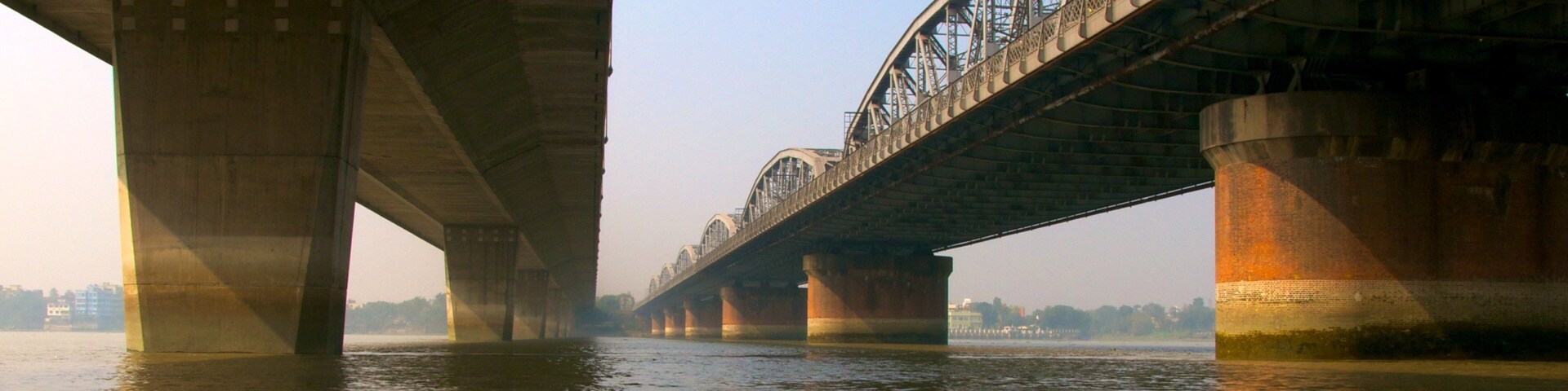 Puente de Bally mostrando un puente y un río o arroyo