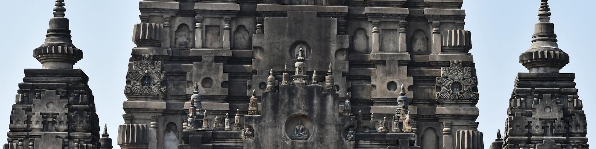 Un temple orné de sculptures complexes et doté de nombreuses flèches.
