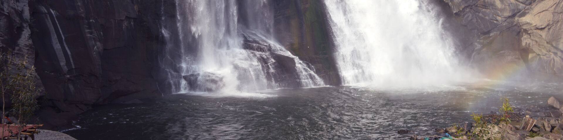 beautiful huge Hundru waterfall of Ranchi ,india