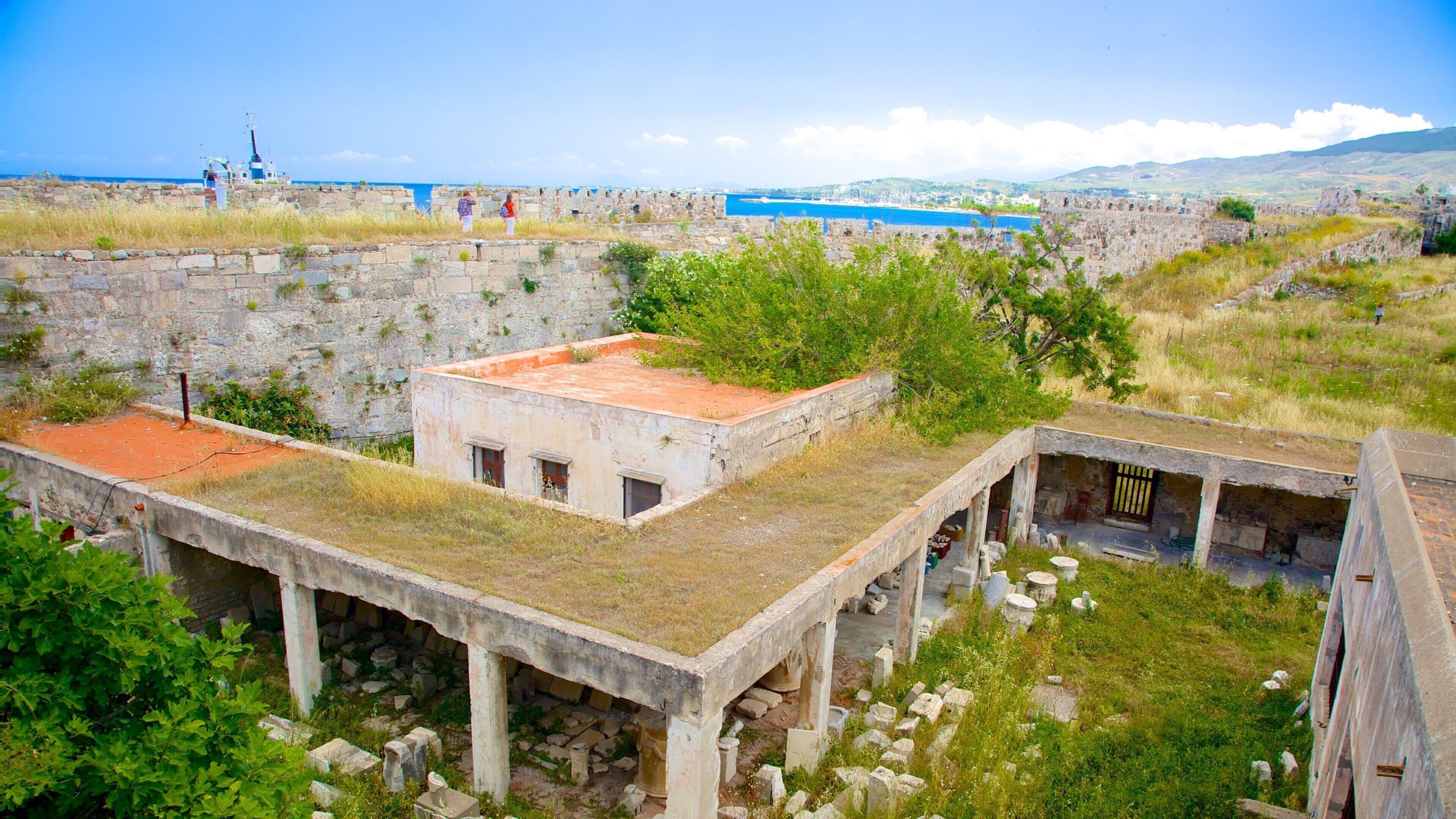 Kos Castle featuring building ruins