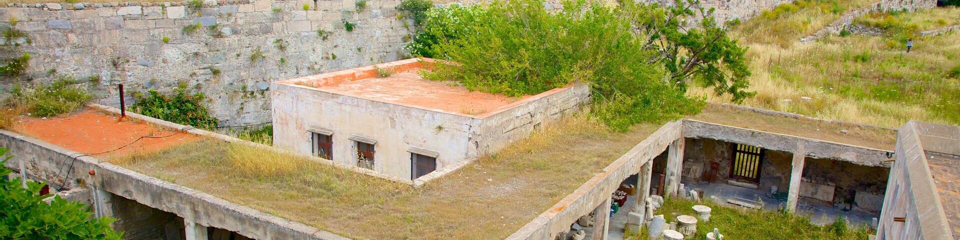 Kos Castle featuring building ruins