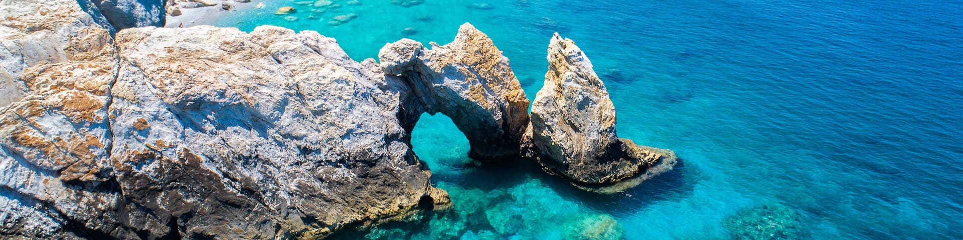 Luftaufnahme von Lalaria-Strand in Skiathos. Drohnenfotografie