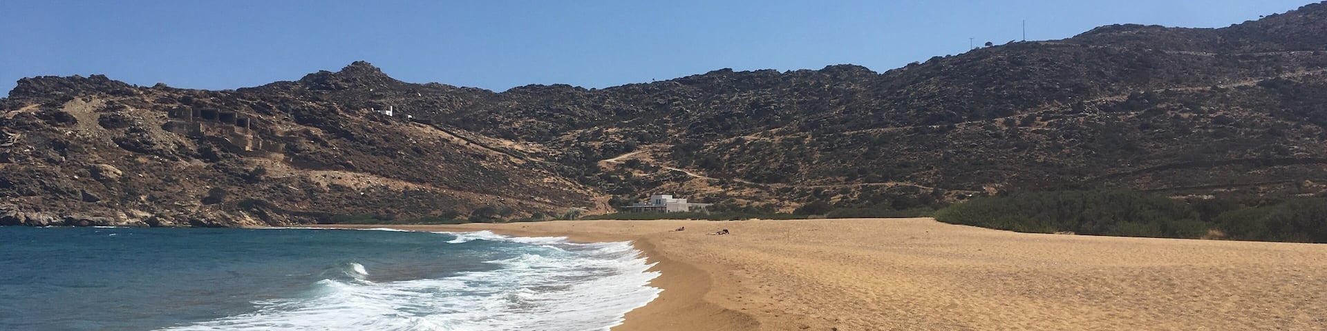 Quiet and Long Beach sunrrounded of olive trees
The golden sand and the color of the sea is beautiful
Be careful no taverna there
#greece
#ios