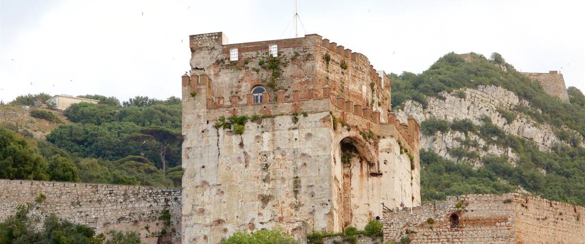 Castillo Árabe que incluye patrimonio de arquitectura y escenas tranquilas