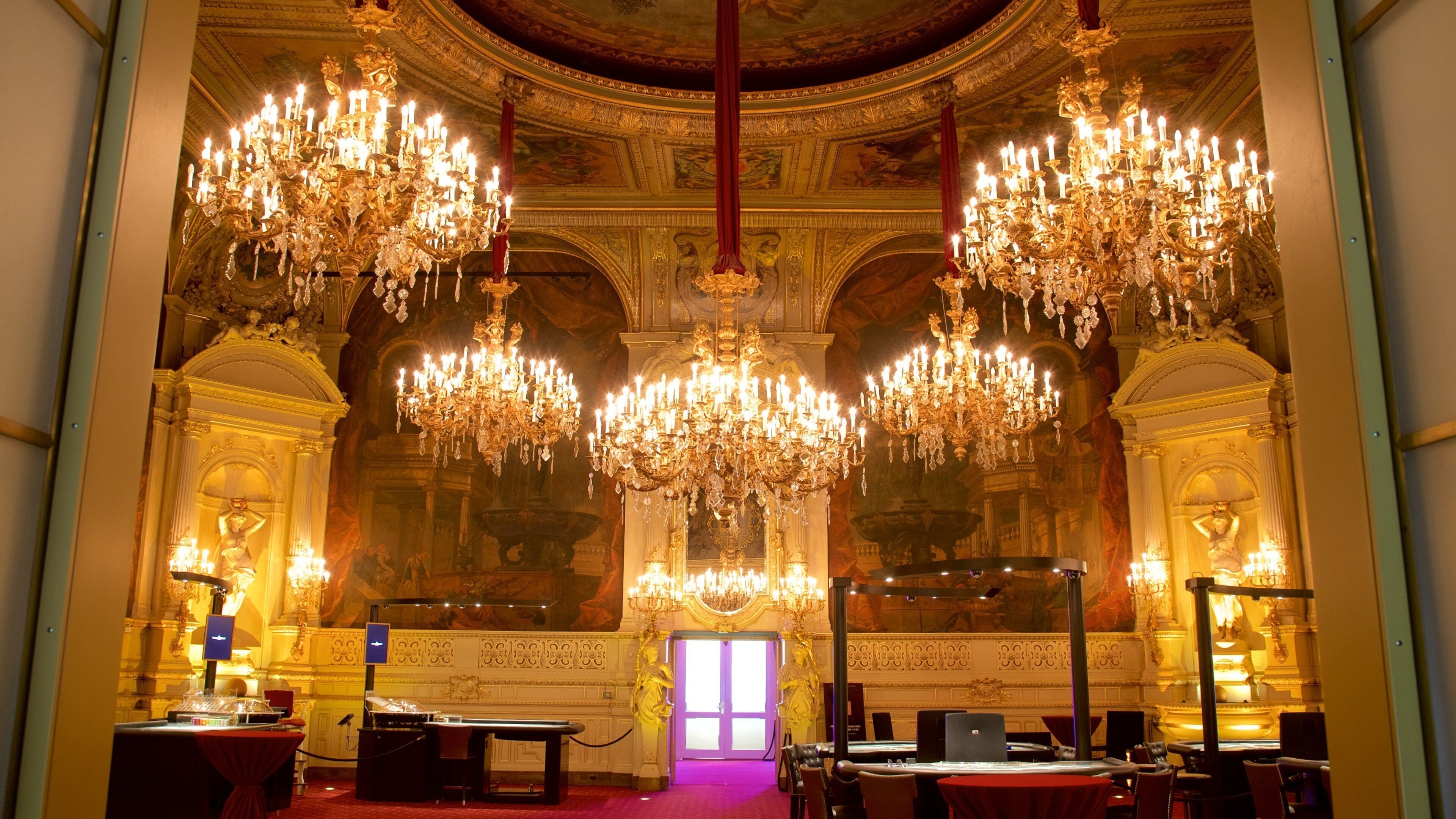 Casino Baden-Baden som viser slott og innendørs