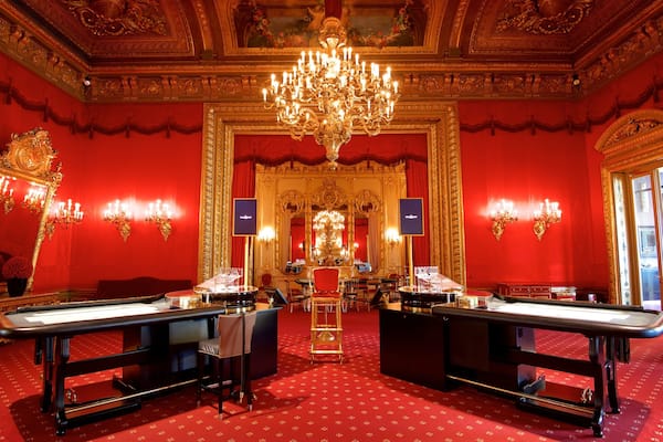 Casino Baden-Baden welches beinhaltet Kasino, Innenansichten und Luxushotel oder Resort