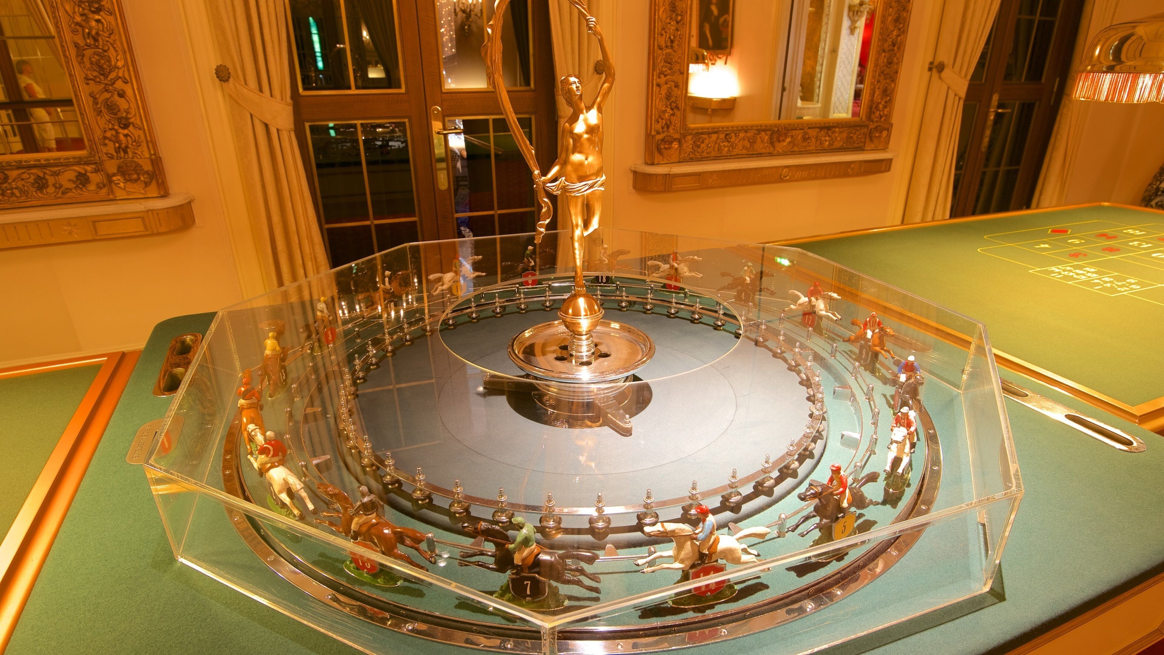 Casino Baden-Baden som inkluderer casino, luksushotell eller resort og innendørs