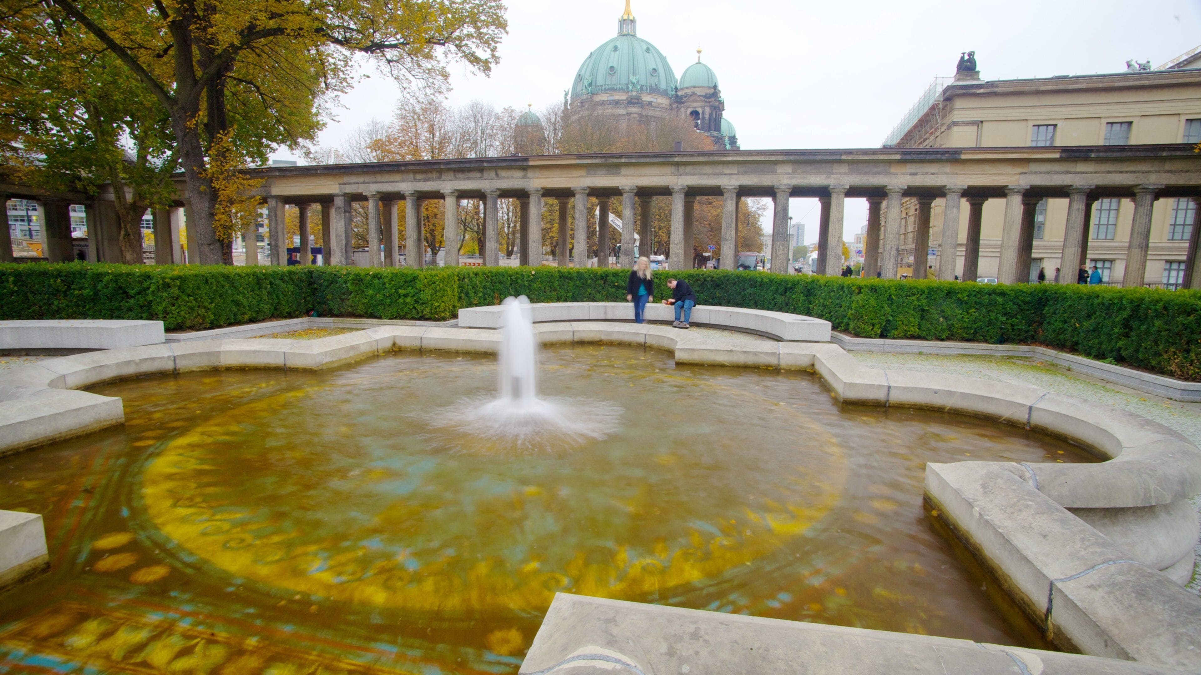 Museum Island showing a pool, a fountain and a pond