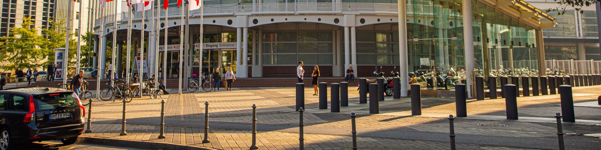 Festhalle Frankfurt which includes a city