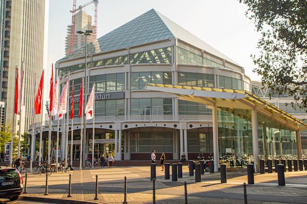 Festhalle Frankfurt which includes a city