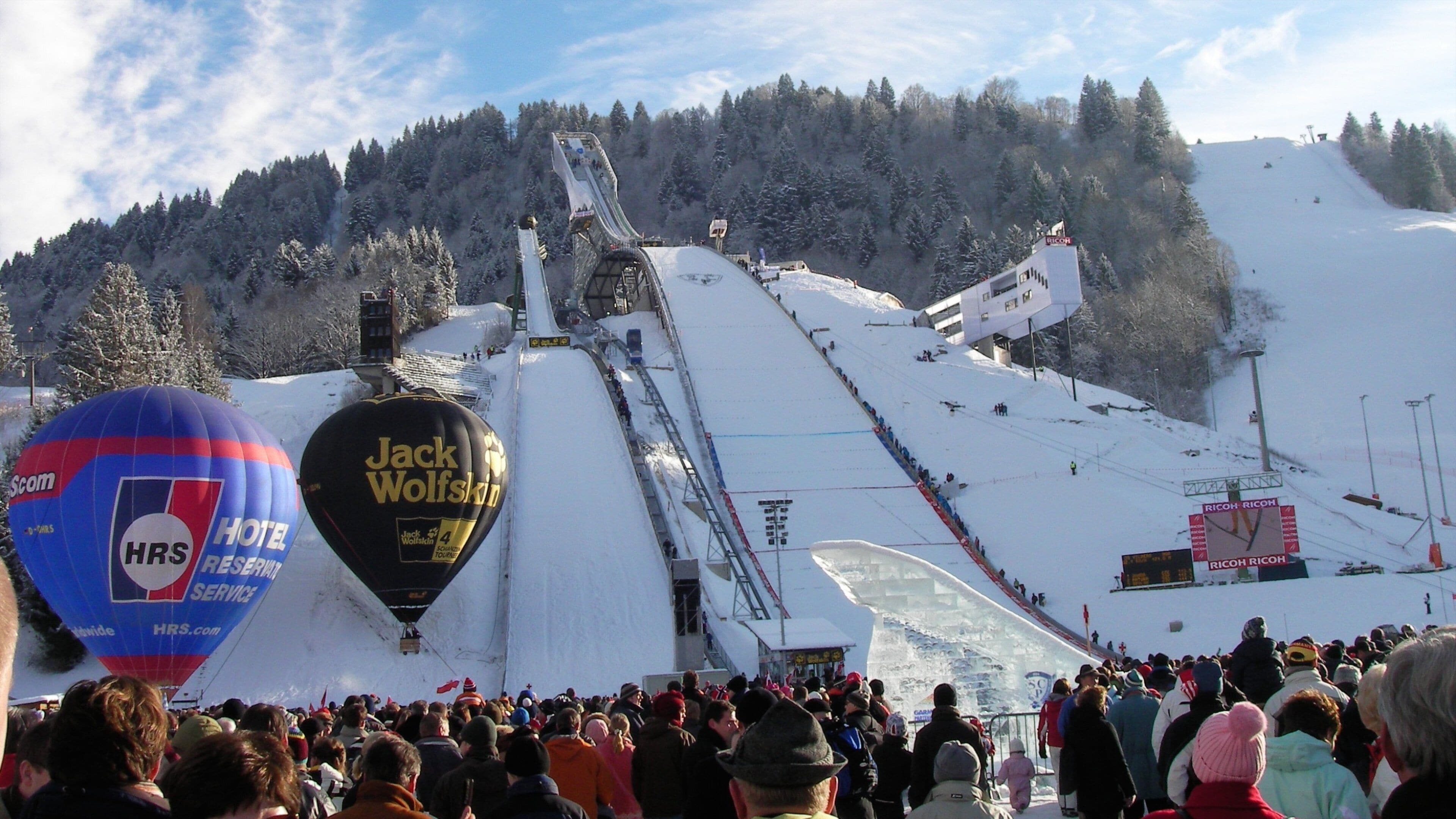 Garmisch-Partenkirchen Ski Resort which includes snow boarding, snow and snow skiing