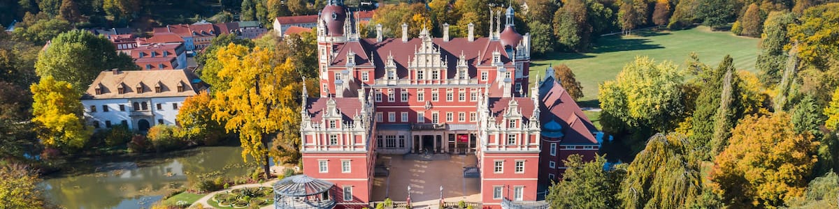Przepiękny zamek i ogrody - Fürst Pückler Park w Bad Muskau - z lotu ptaka