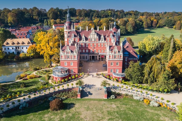 Przepiękny zamek i ogrody - Fürst Pückler Park w Bad Muskau - z lotu ptaka