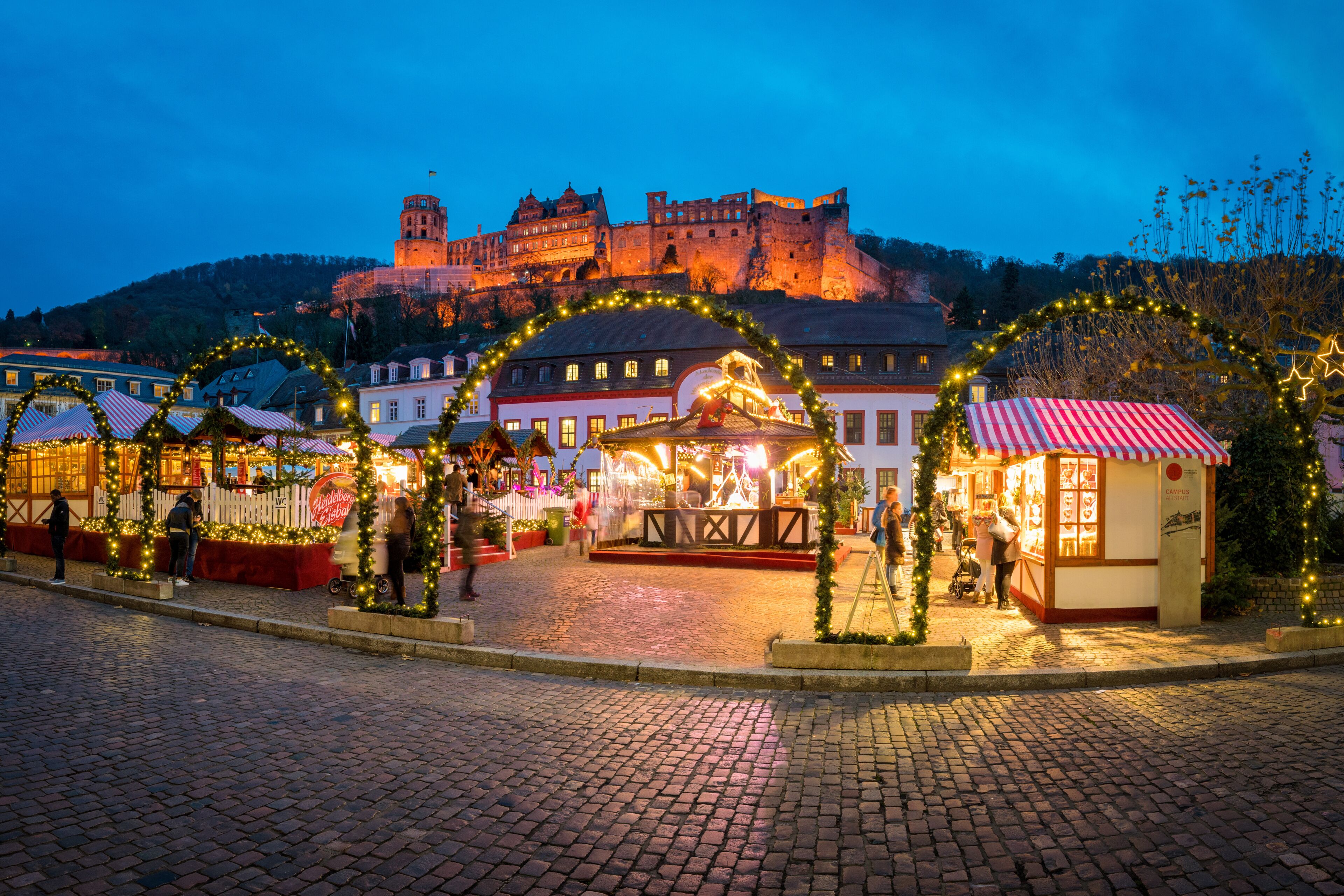 Heidelberg Weihnachtsmarkt am Karlsplatz, Baden-Württemberg, Deutschland