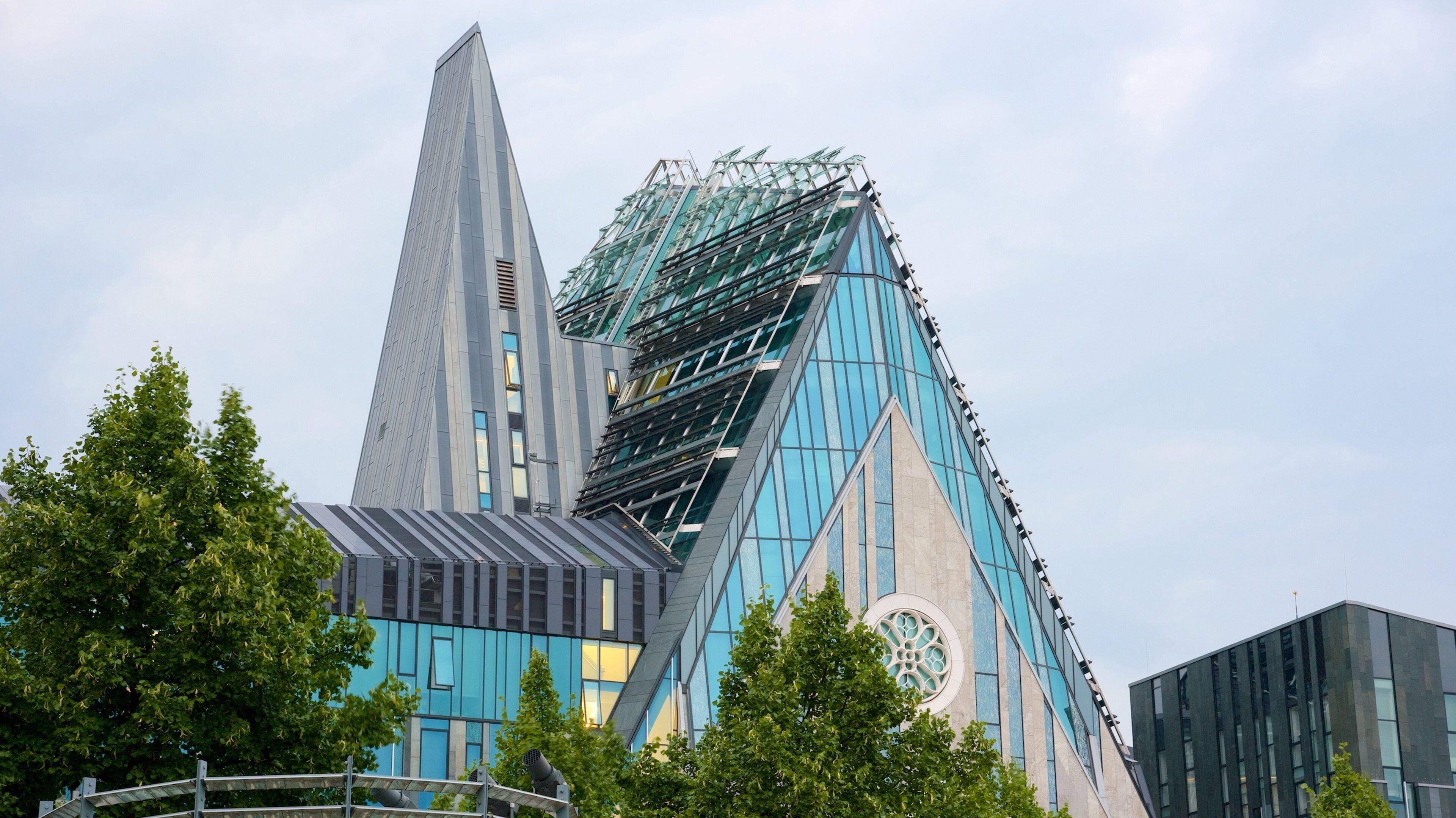 Leipzig University showing modern architecture