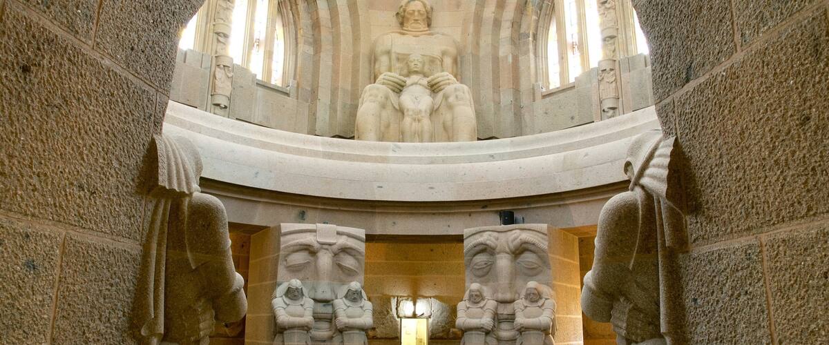 อนุสาวรีย์การรบระหว่างชาติ แสดง การตกแต่งภายใน