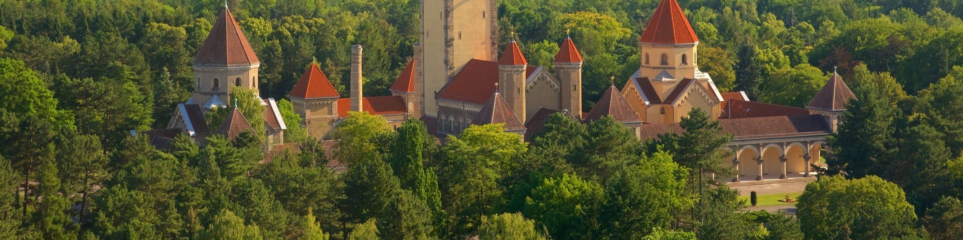 Monumento de la Batalla de las Naciones ofreciendo un castillo