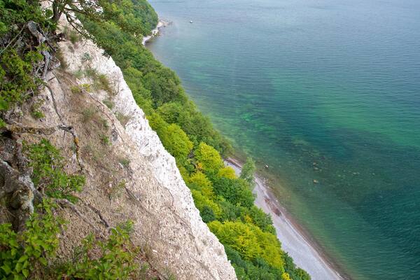 Nationalpark Jasmund welches beinhaltet allgemeine Küstenansicht und schroffe Küste