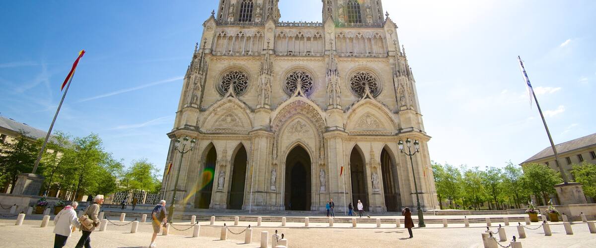 Sainte-Croix katedral som inkluderer kirke eller katedral