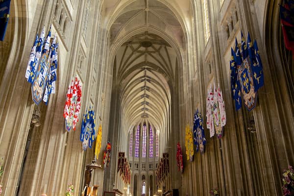 Cathédrale Sainte-Croix mettant en vedette vues intérieures, église ou cathédrale et patrimoine architectural