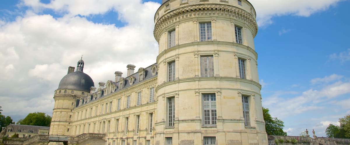 Chateau de Valencay which includes chateau or palace and heritage architecture