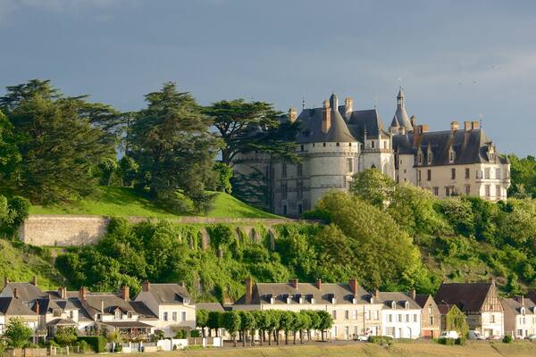 Château de Chaumont mettant en vedette scènes tranquilles, château et petite ville ou village