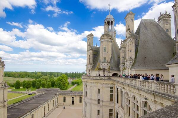 Chùteau de Chambord qui includes chùteau, vues et vues intérieures