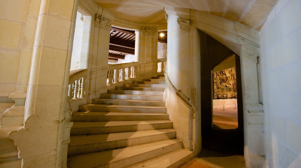 Chateau de Chambord fasiliteter samt innendørs og slott