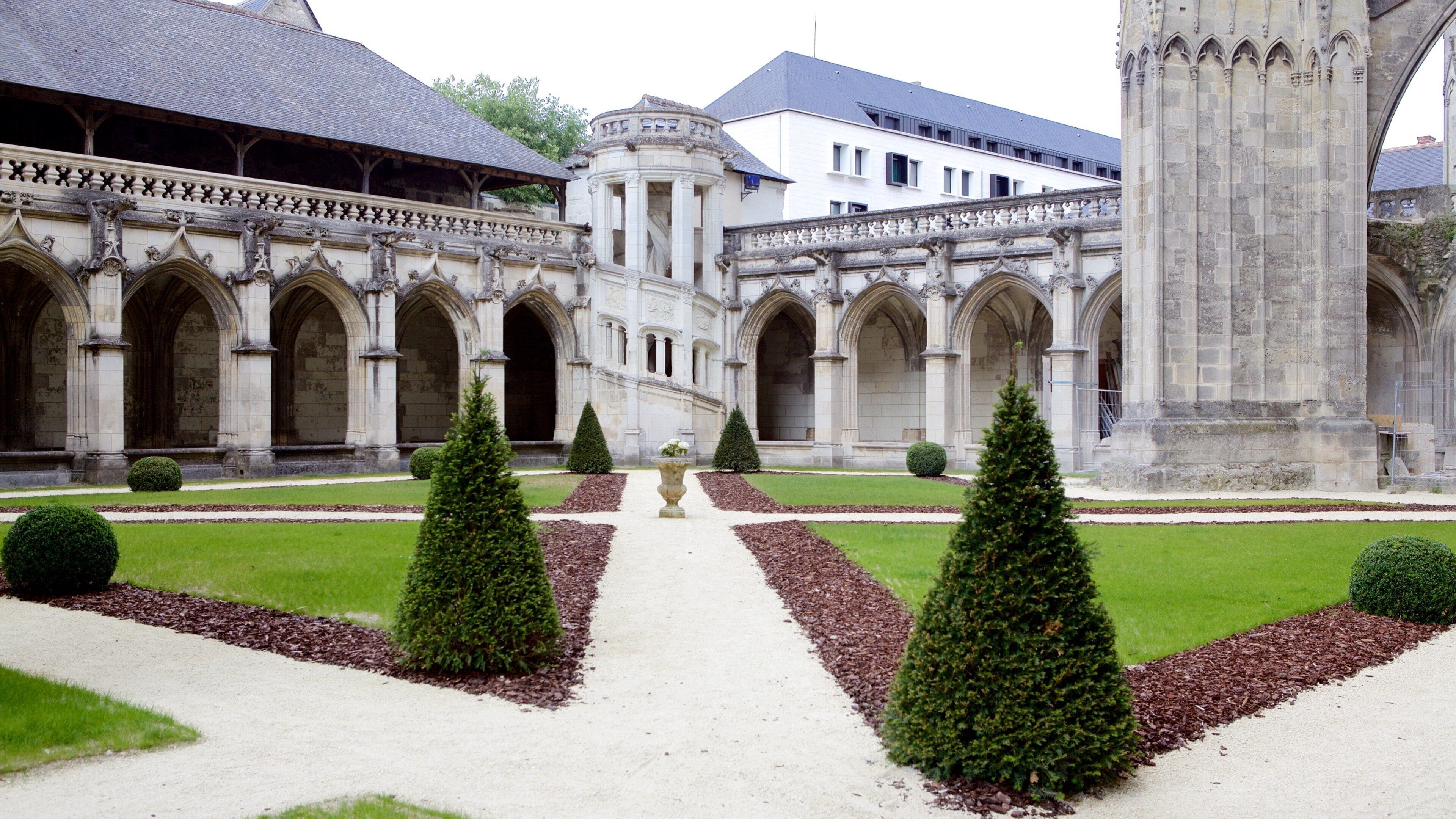 Saint-Gatien Cathedral featuring heritage elements, heritage architecture and a park