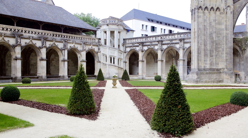 Saint-Gatien Cathedral featuring heritage elements, heritage architecture and a park
