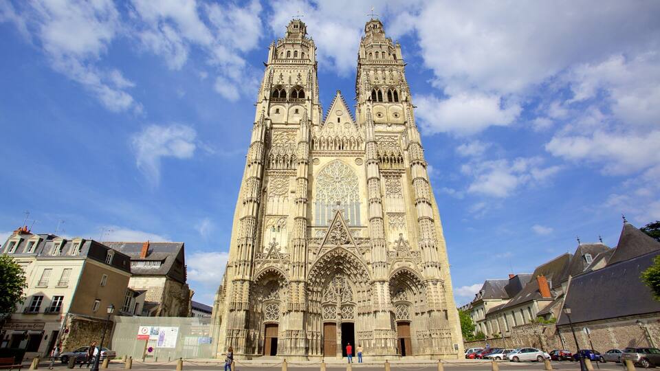 Tours Cathedral featuring heritage architecture, a church or cathedral and heritage elements