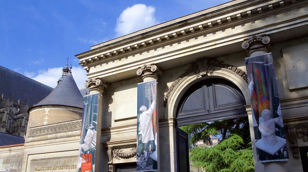Musee des Beaux-Arts featuring heritage elements
