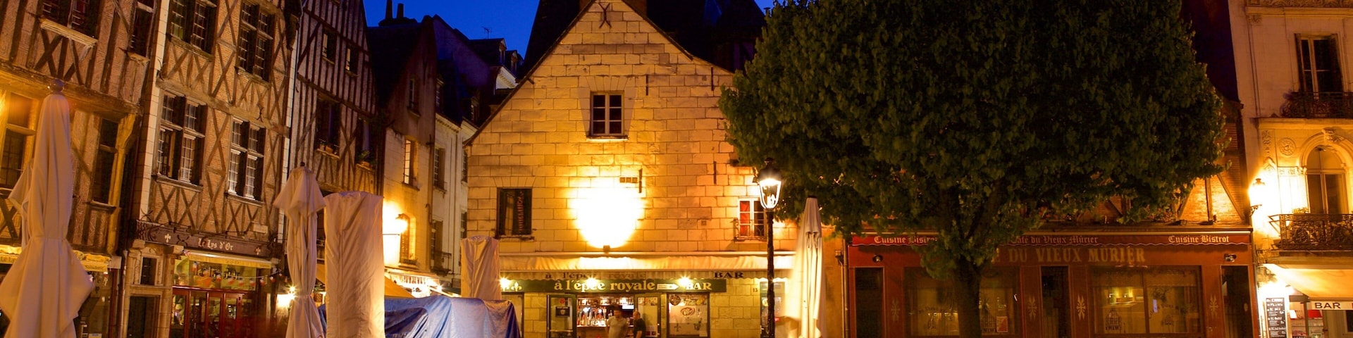 Place Plumereau featuring outdoor eating, a square or plaza and night scenes