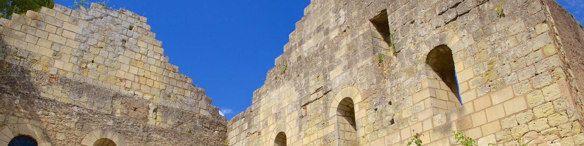 Prieure de St-Cosme caracterizando uma ruína e elementos de patrimônio