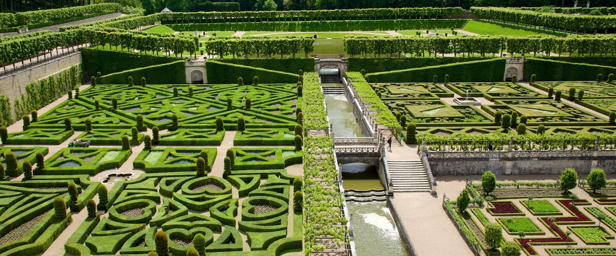 Chateau de Villandry which includes a castle and a garden