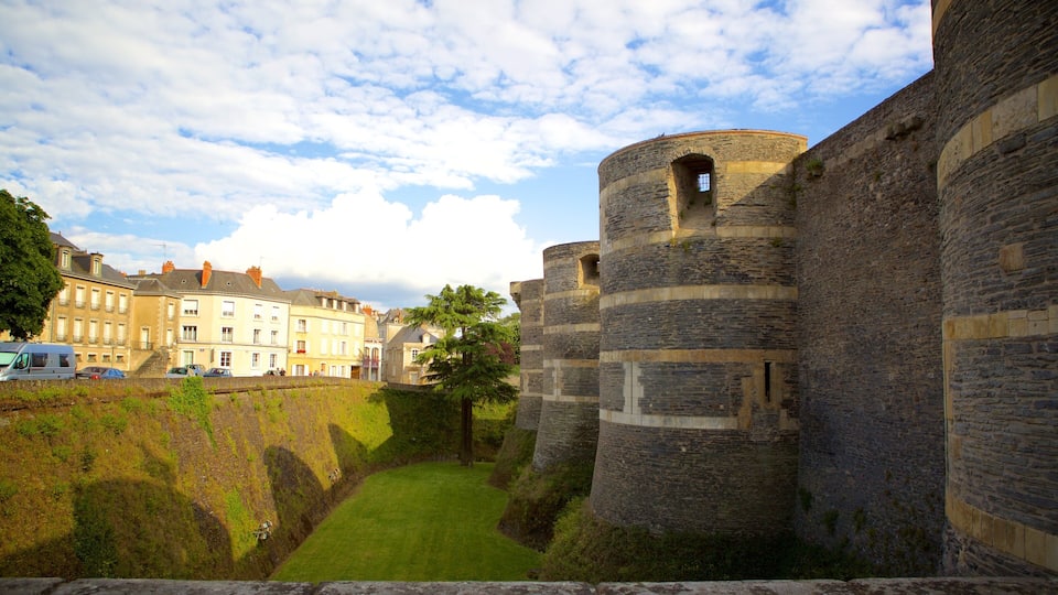 Chateau d\'Angers som omfatter en park