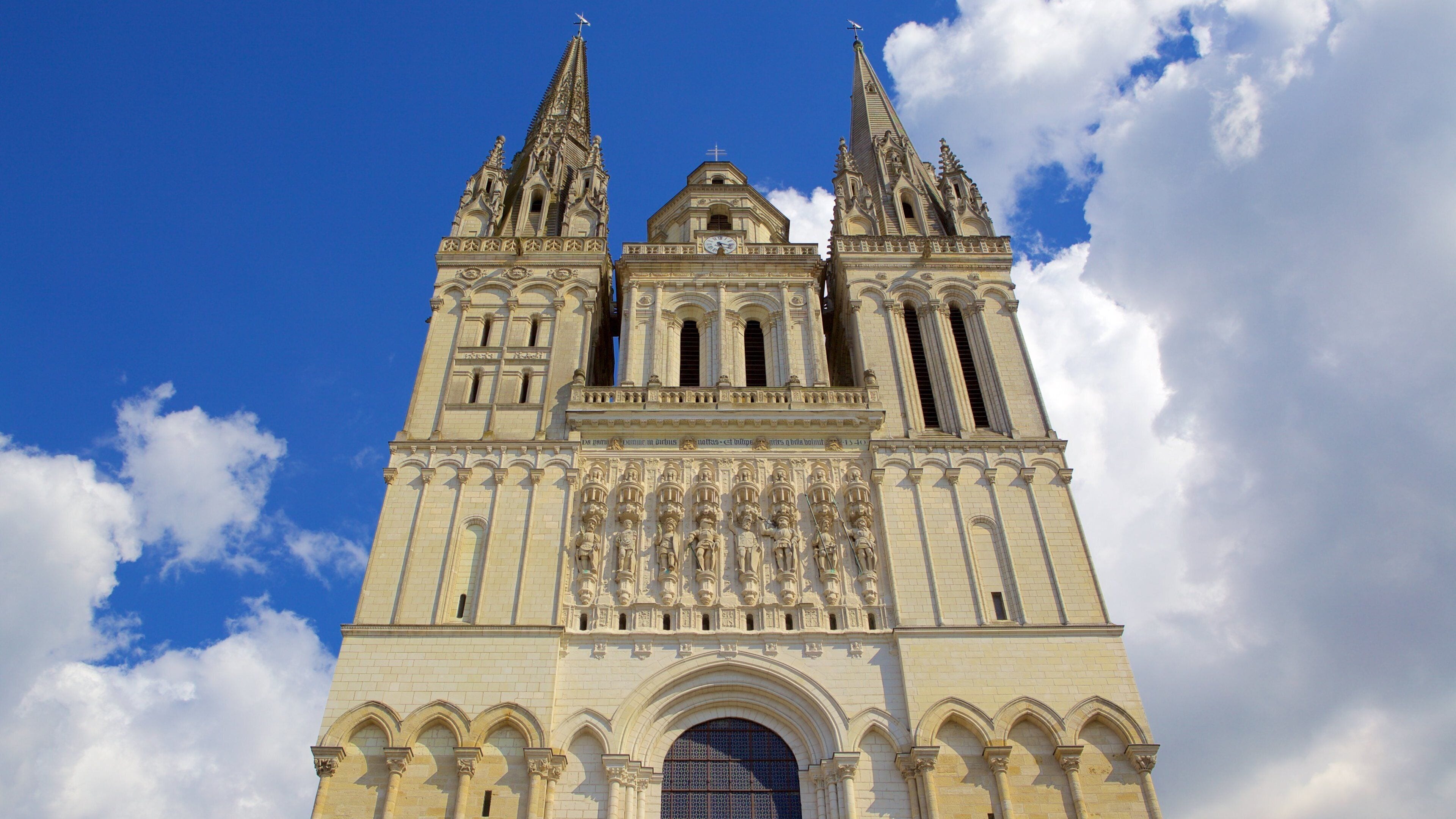 Angers Cathedral showing a church or cathedral, heritage elements and heritage architecture
