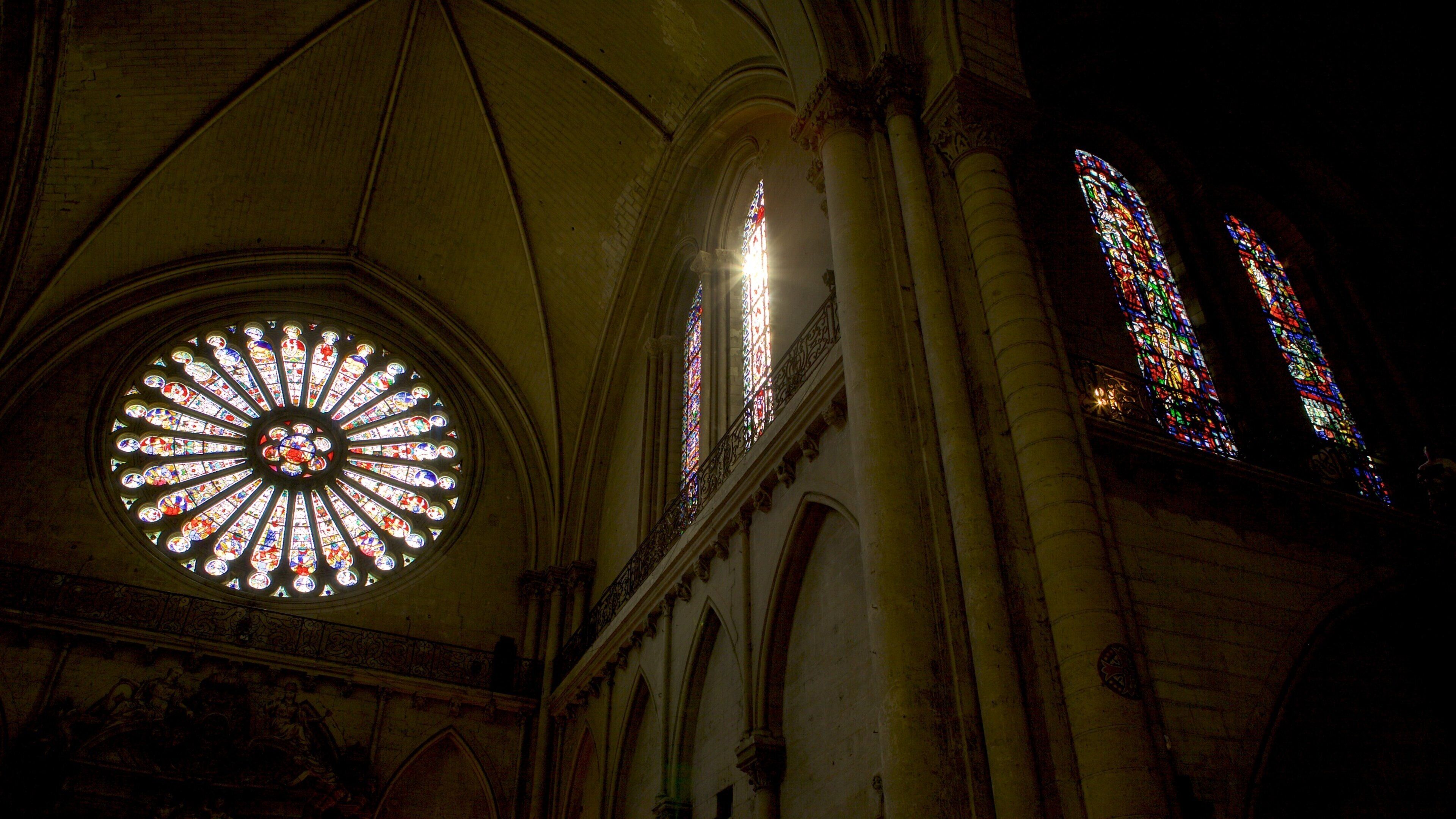 Angers featuring interior views, a church or cathedral and heritage elements