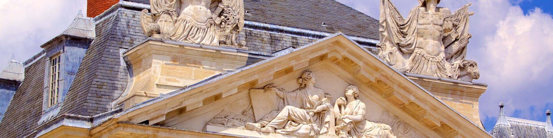 Palacio de los Duques que incluye elementos patrimoniales