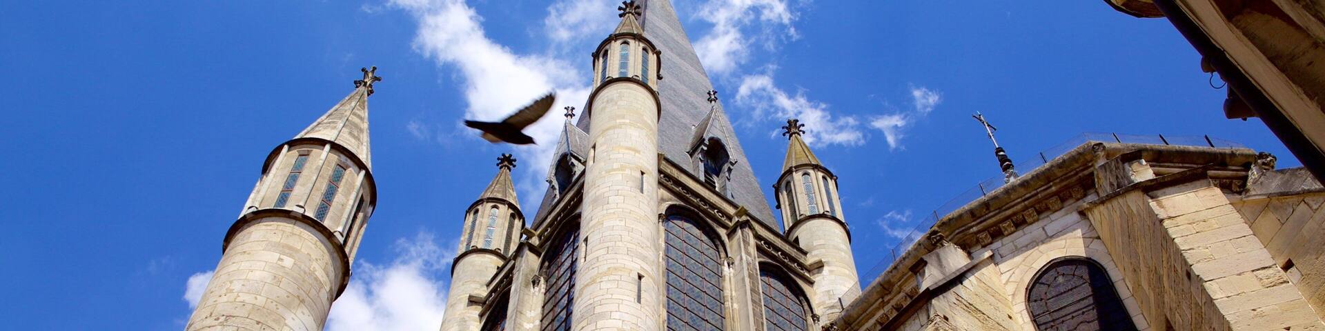 Ăglise Notre Dame qui includes patrimoine historique et Ă©glise ou cathĂ©drale
