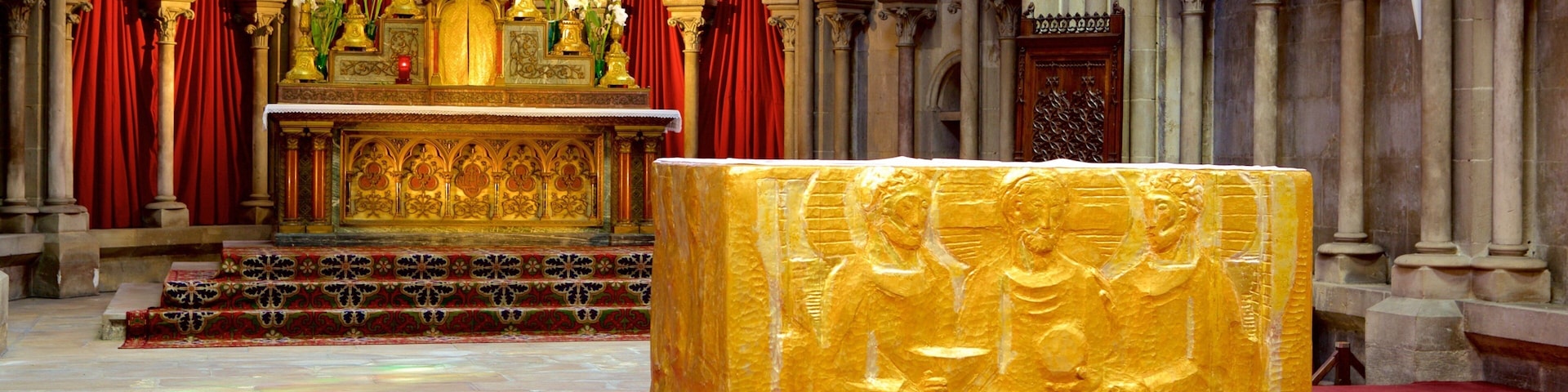 Igreja de Notre Dame mostrando aspectos religiosos