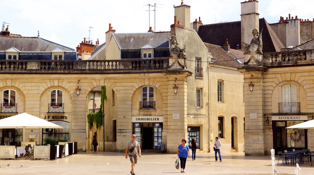 Liberation Square showing a square or plaza