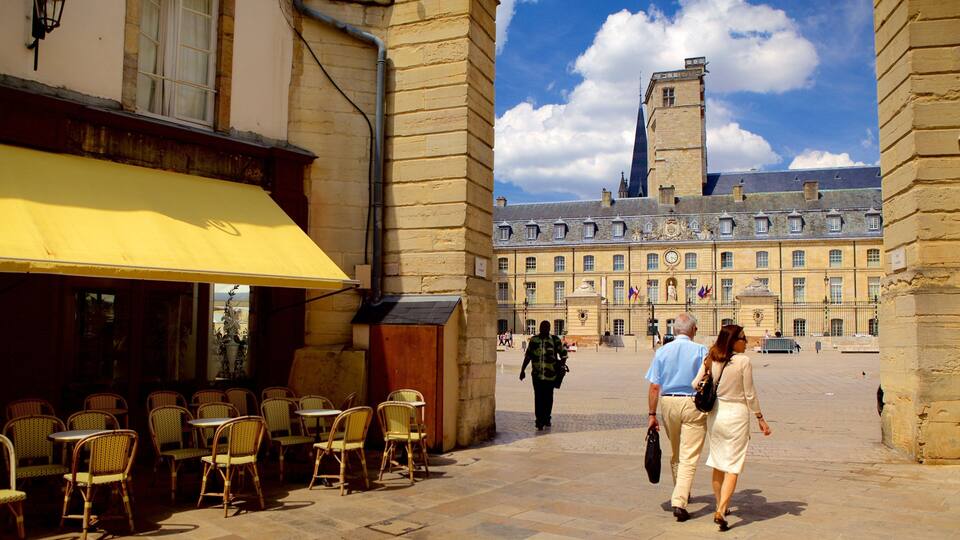 Liberation Square showing cafe scenes as well as a couple