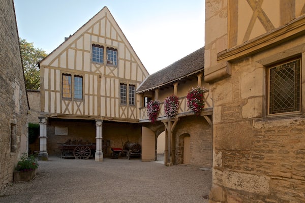Burgundy Wine Museum featuring flowers and heritage elements