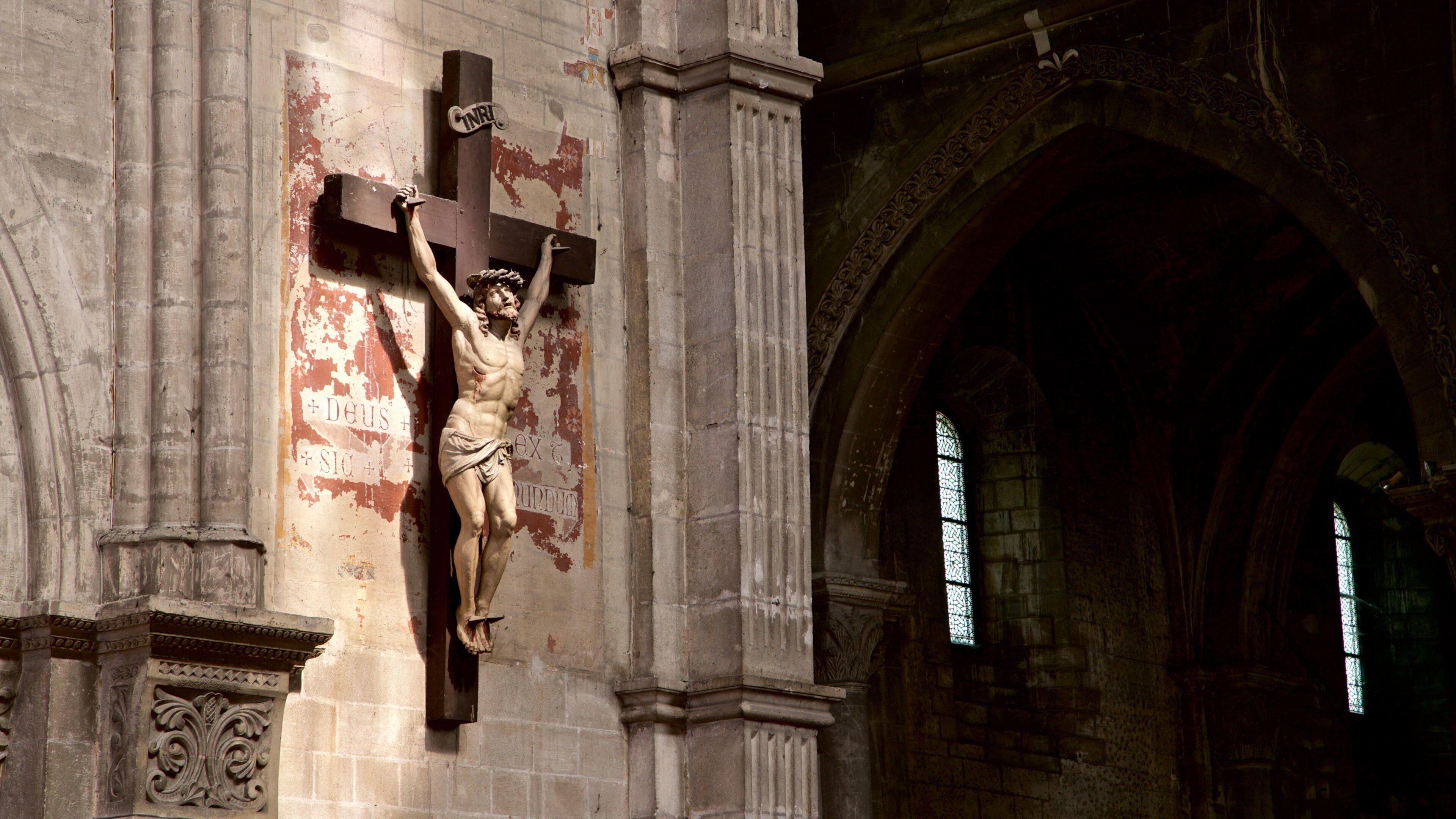 Chalon Cathedral showing a church or cathedral, religious elements and interior views