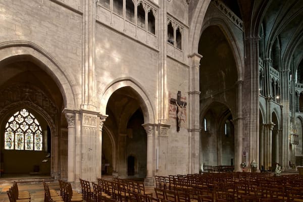 Cathédrale de Chalon qui includes église ou cathédrale, vues intérieures et patrimoine historique