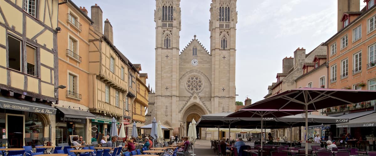 Catedral de Chalon mostrando una ciudad, arquitectura patrimonial y comidas al aire libre