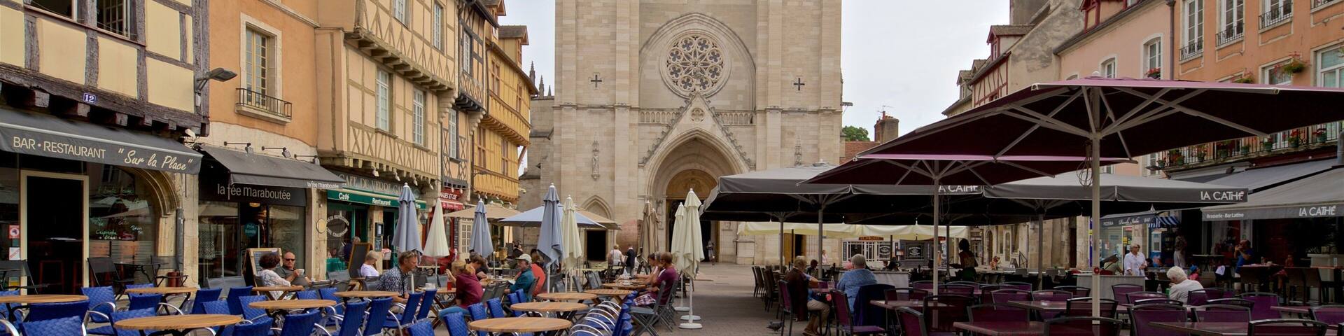 Cathédrale Saint-Vincent welches beinhaltet Essen im Freien, Stadt und historische Architektur