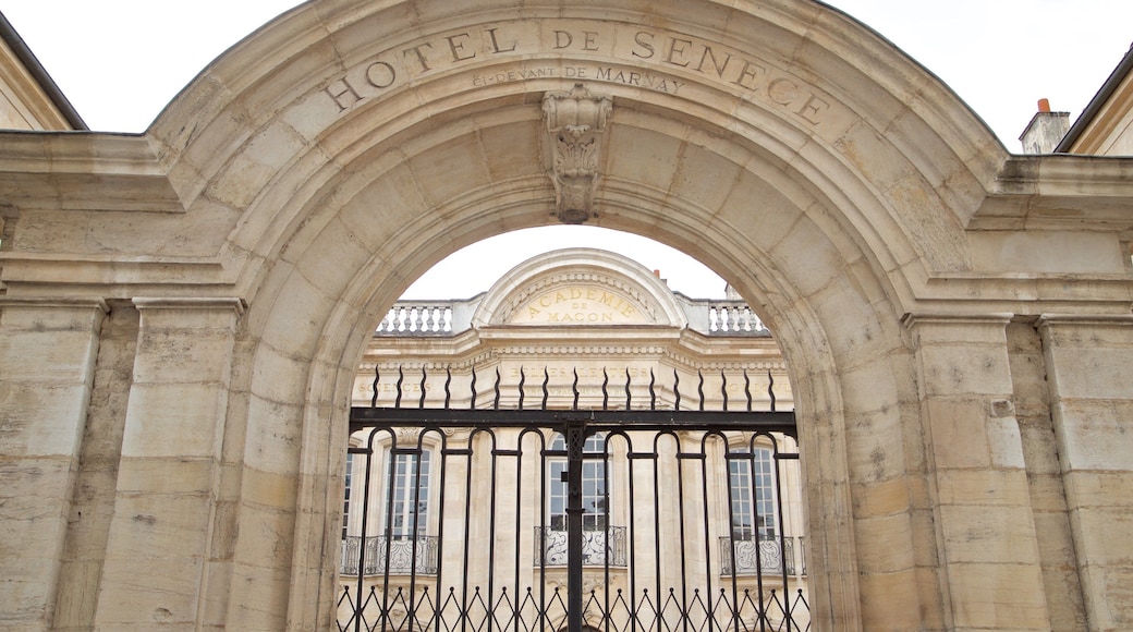 Musee Lamartine which includes heritage elements